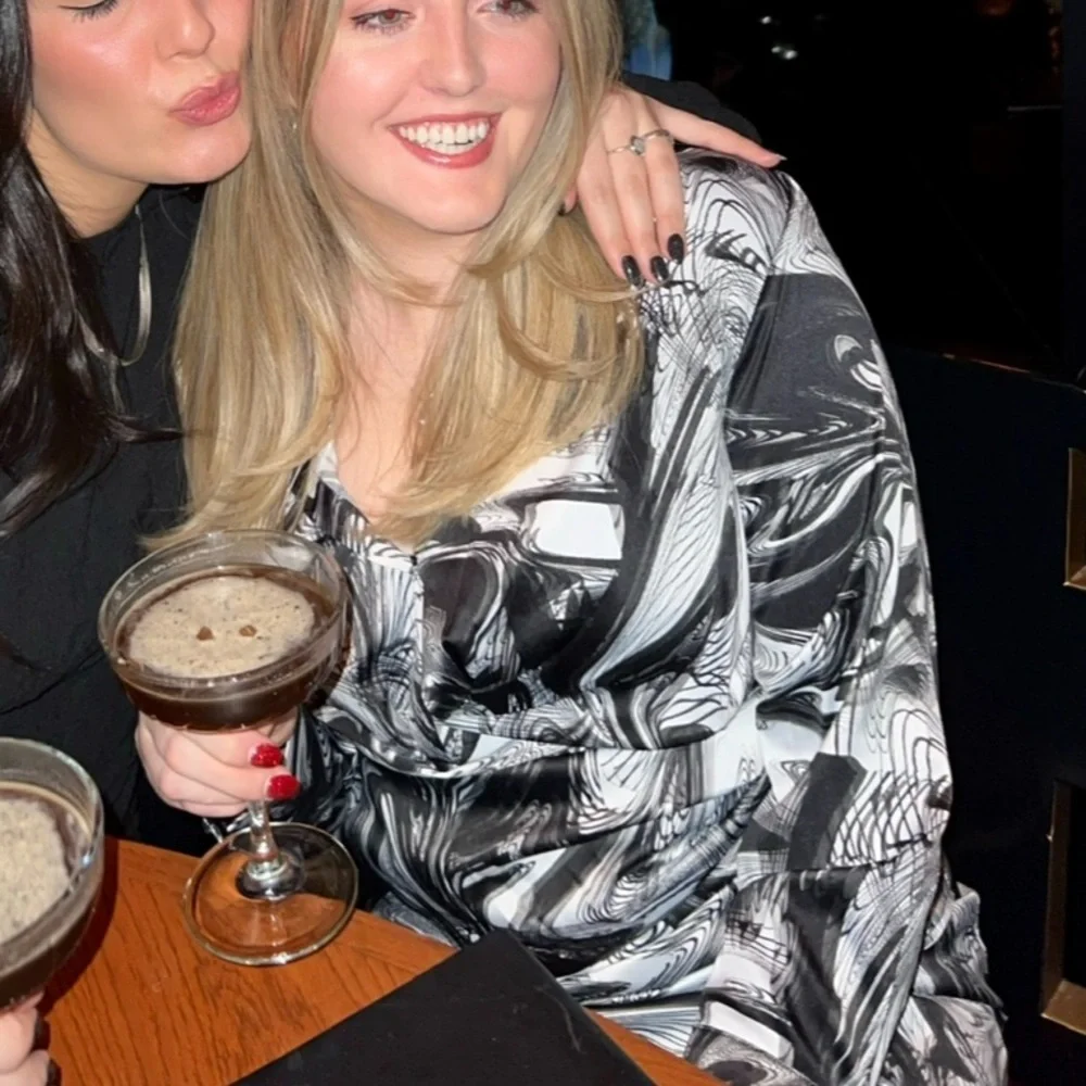 Elegant Black and White Swirl Dress - Picture 2 of 2